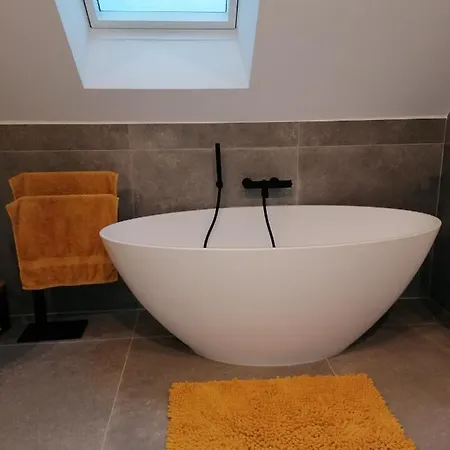 Le Clos Du Montys Vila Louveigné